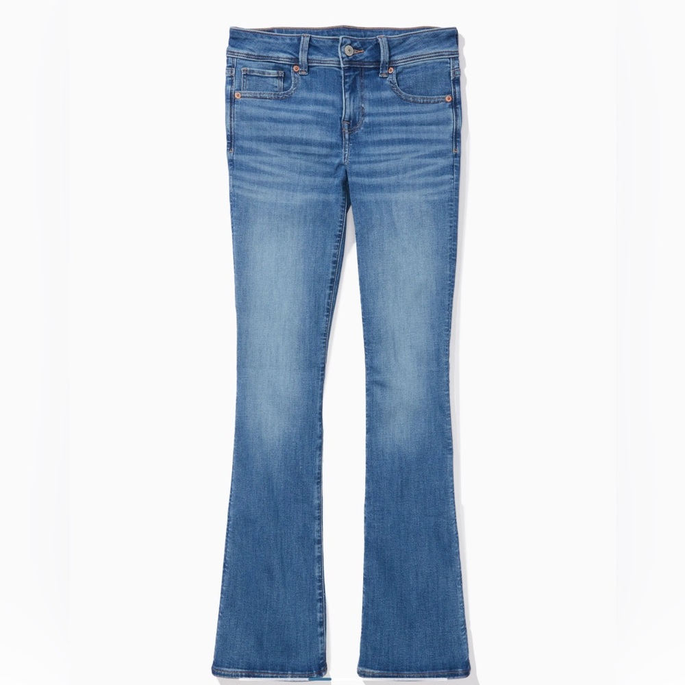 American Eagle Women’s Next Level Low Rise Kick bootcut 6 R medium indigo